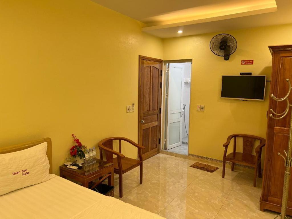 Thien Son Guesthouse Ha Giang Exteriör bild